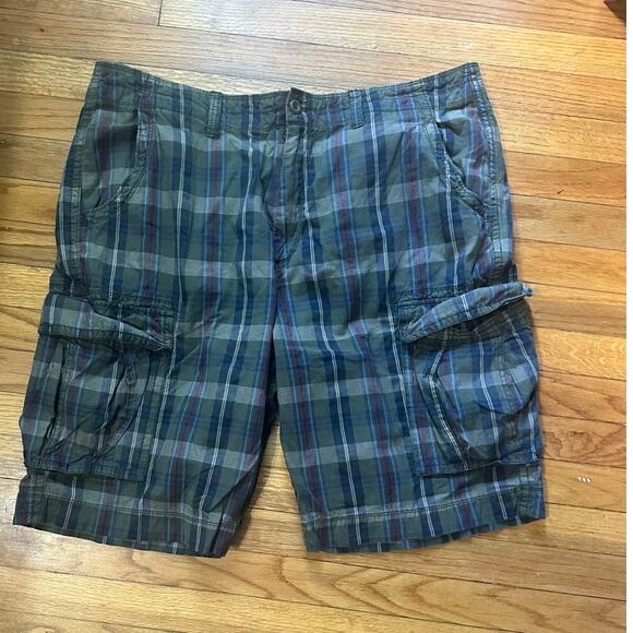 The Foundry Green Plaid Cargo Shorts - Picture 1 of 9